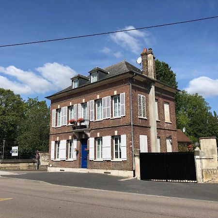 Maison Quatre Freres Louviers Buitenkant foto