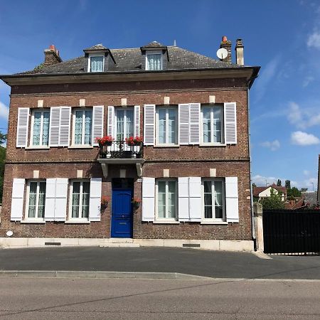Maison Quatre Freres Louviers Buitenkant foto