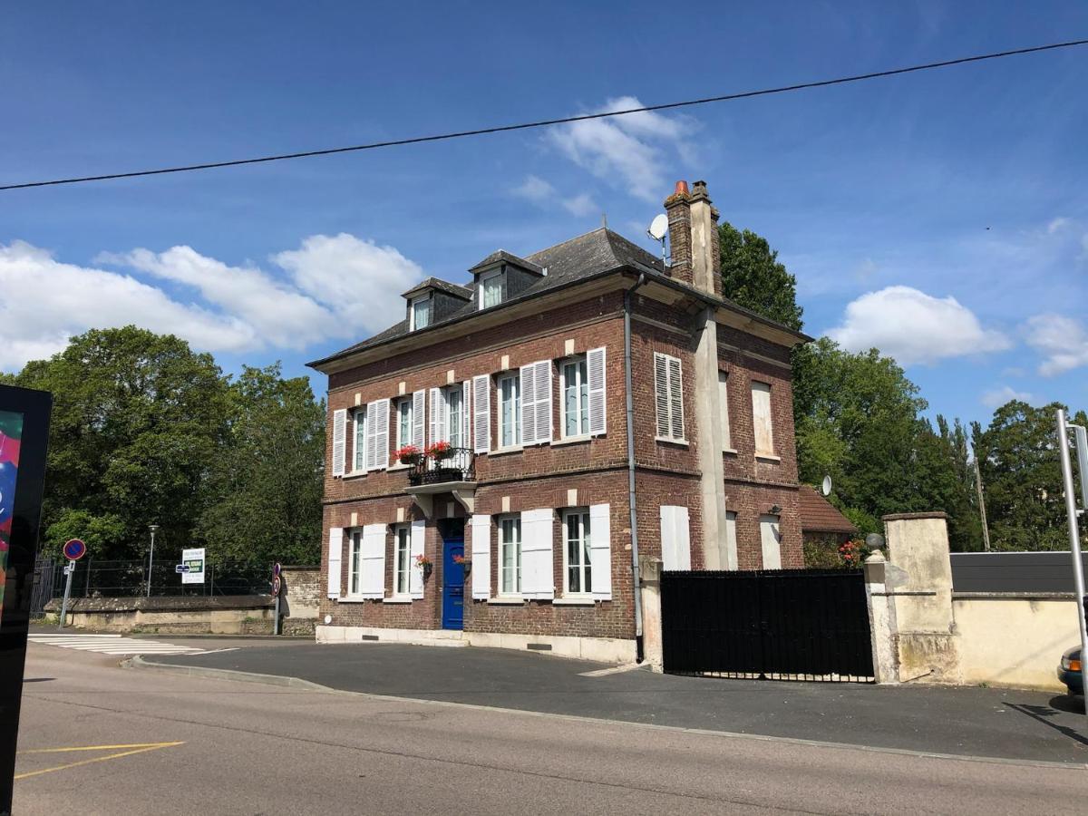 Maison Quatre Freres Louviers Buitenkant foto