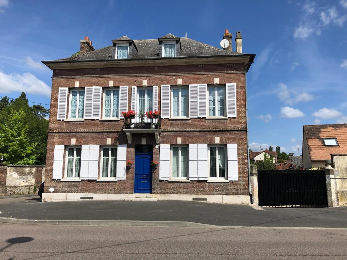 Maison Quatre Freres Louviers Buitenkant foto